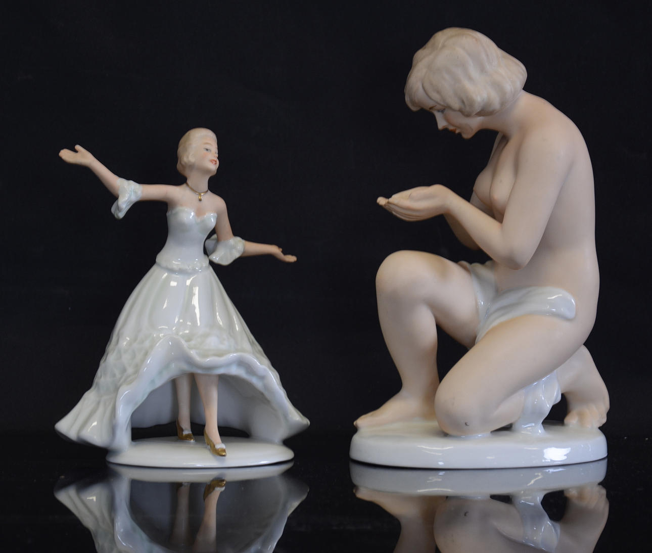 FIGURINER i porslin, 2 st, Wallendorf, Tyskland.