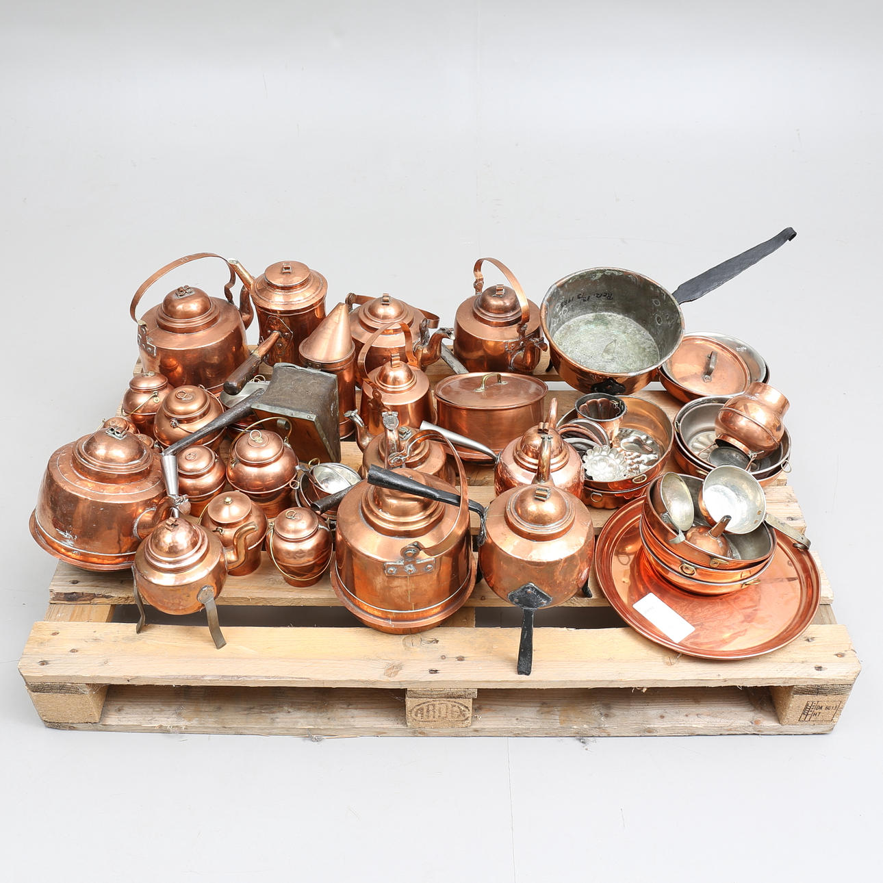 PARTI KOPPAR, ca 50 delar, 1800/1900-tal.