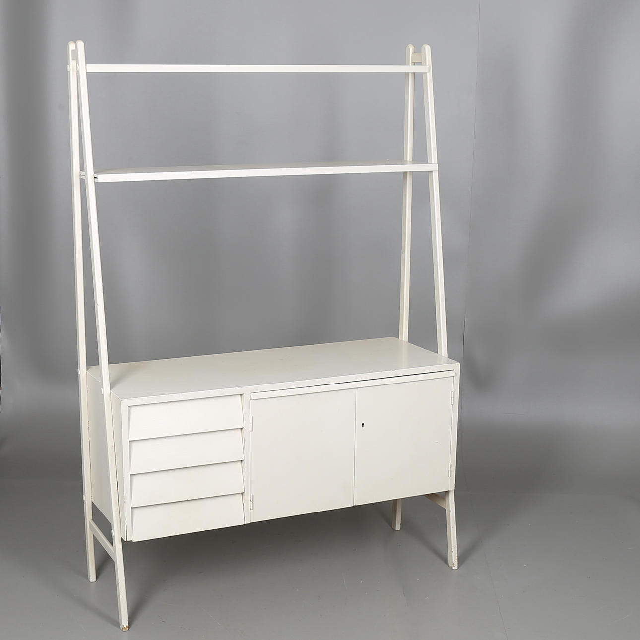 BOKHYLLA med senare bemålning, 1950/60-tal.