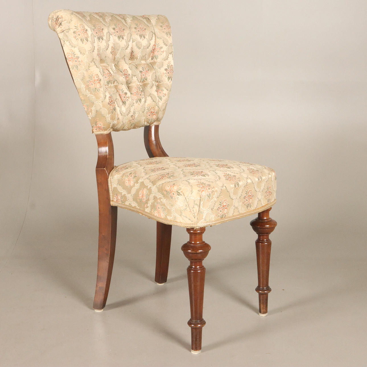 SILLA ESTILO RENACENTISTA.