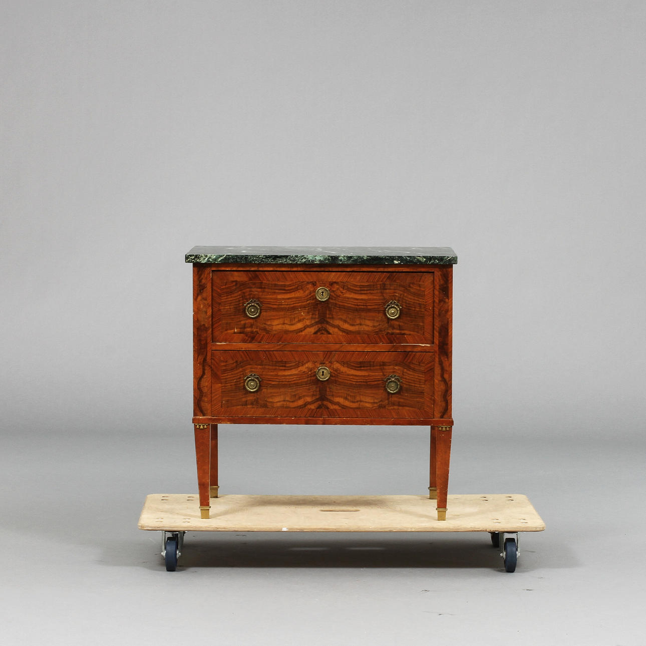 BYRÅ, Sengustaviansk stil, 1800-tal.