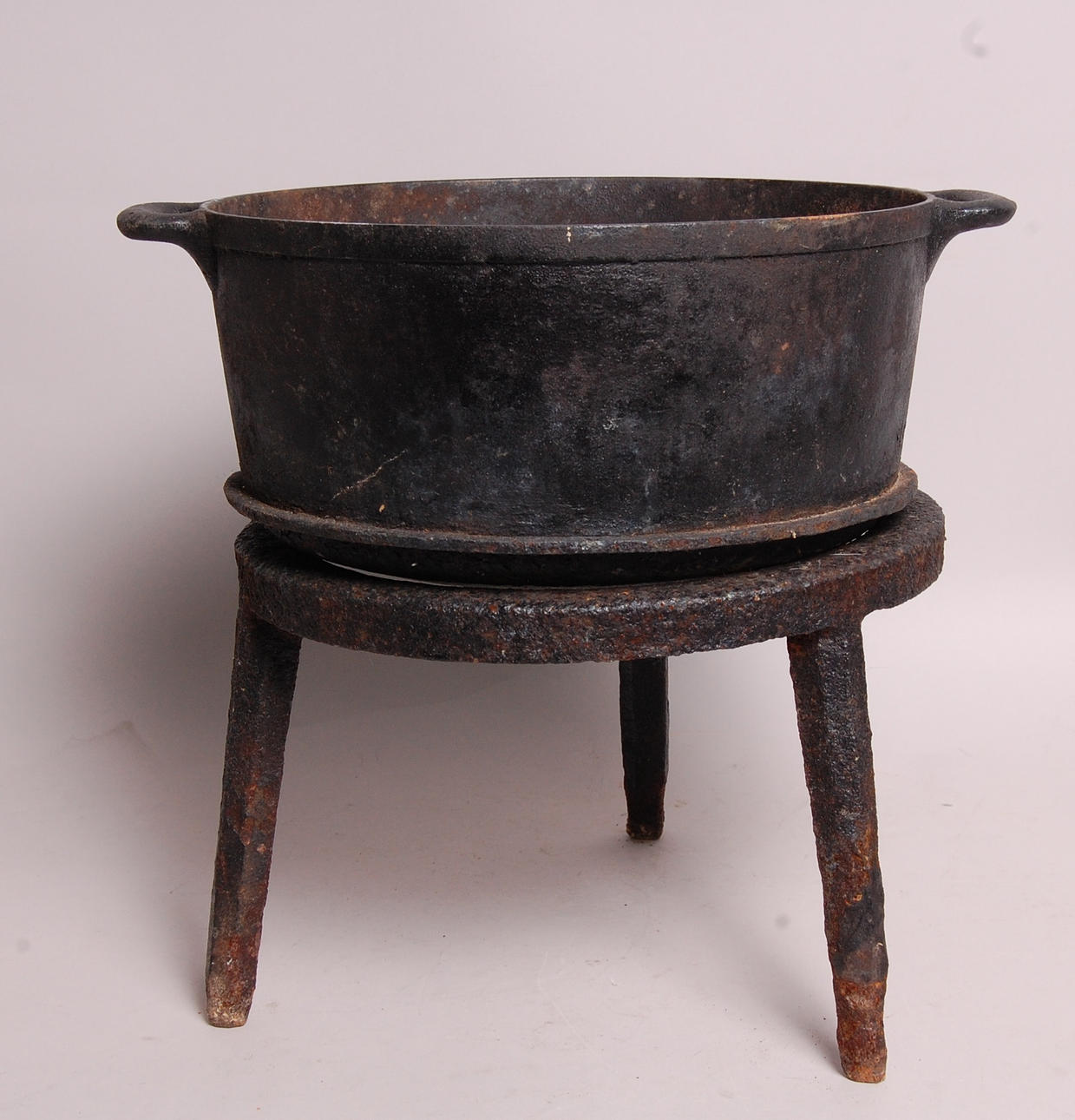 GRYTA, TREFOTING, smide, 1800-1900-tal.