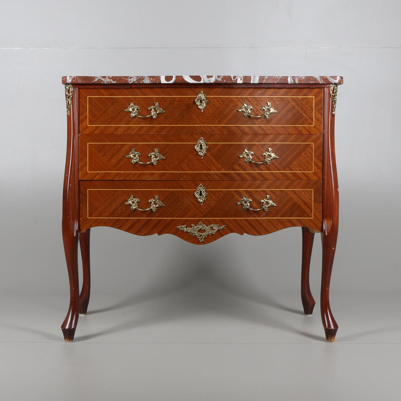 BYRÅ, rokokostil, med marmorskiva, 1900-tal.