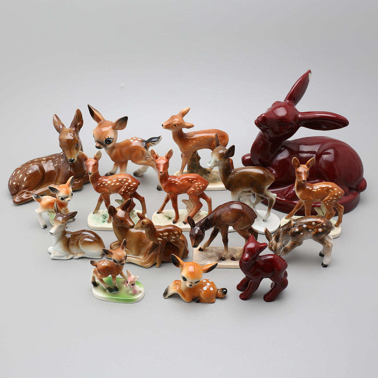 FIGURINER, 16 st, keramik, rådjur, hjortar.