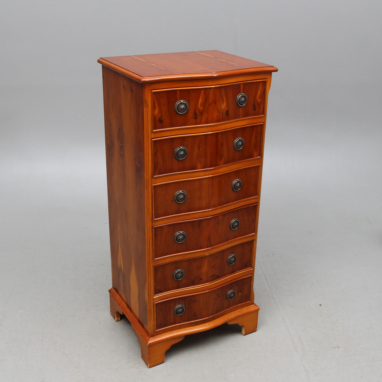 BYRÅ, 6 lådor, engelsk stil, 1900-tal.