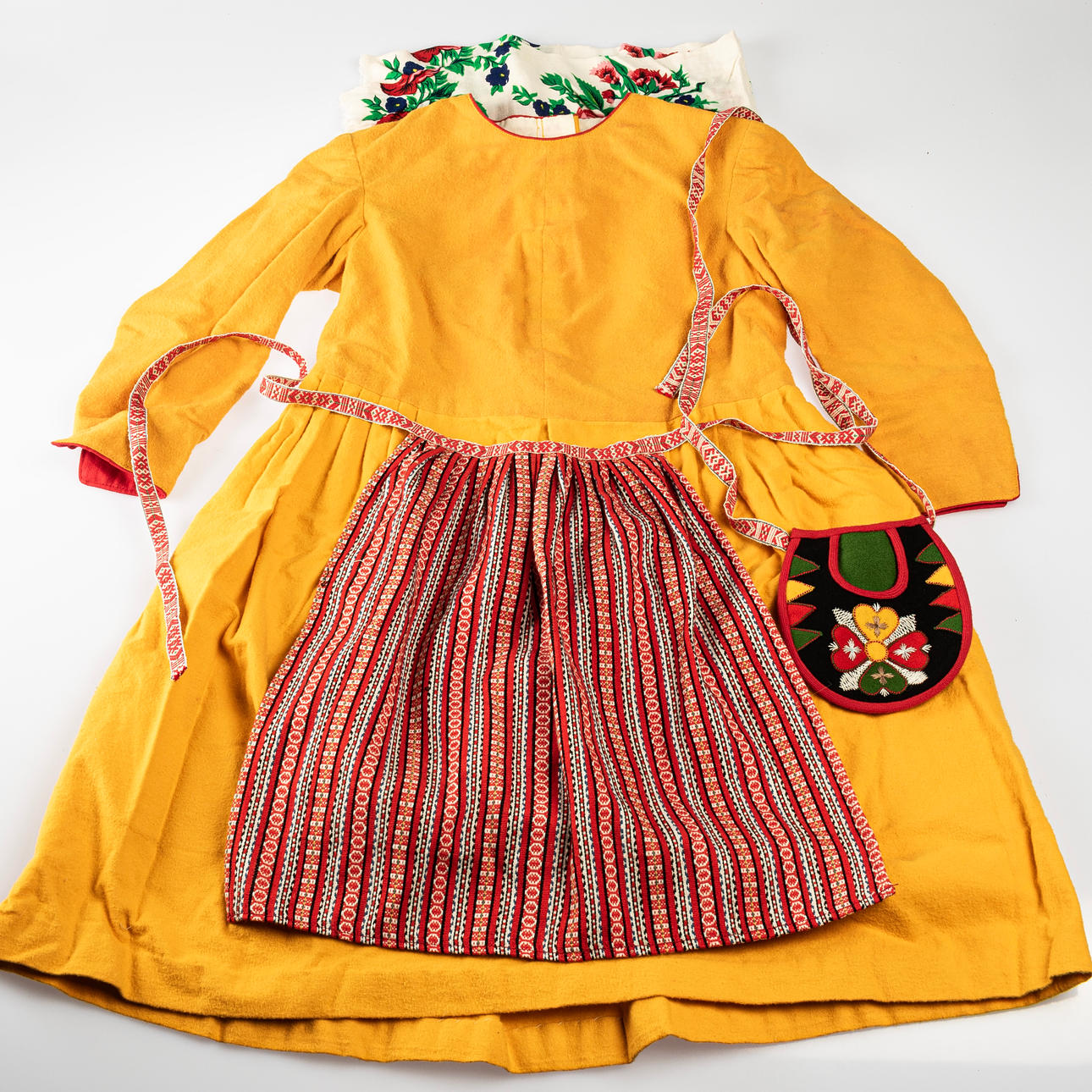 folkdr-kt-leksand-barnmodell-vintagekl-der-accessoarer-auctionet