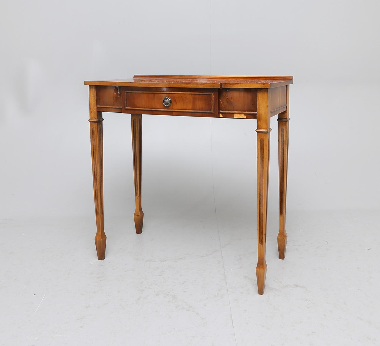 SKRIVBORD, gustaviansk stil, England, 1900-tal.