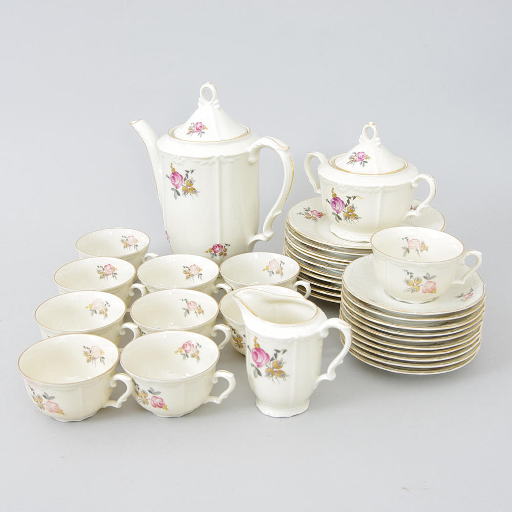 KAFFESERVIS, Hackefors, blomsterdekor med förgyllningar.