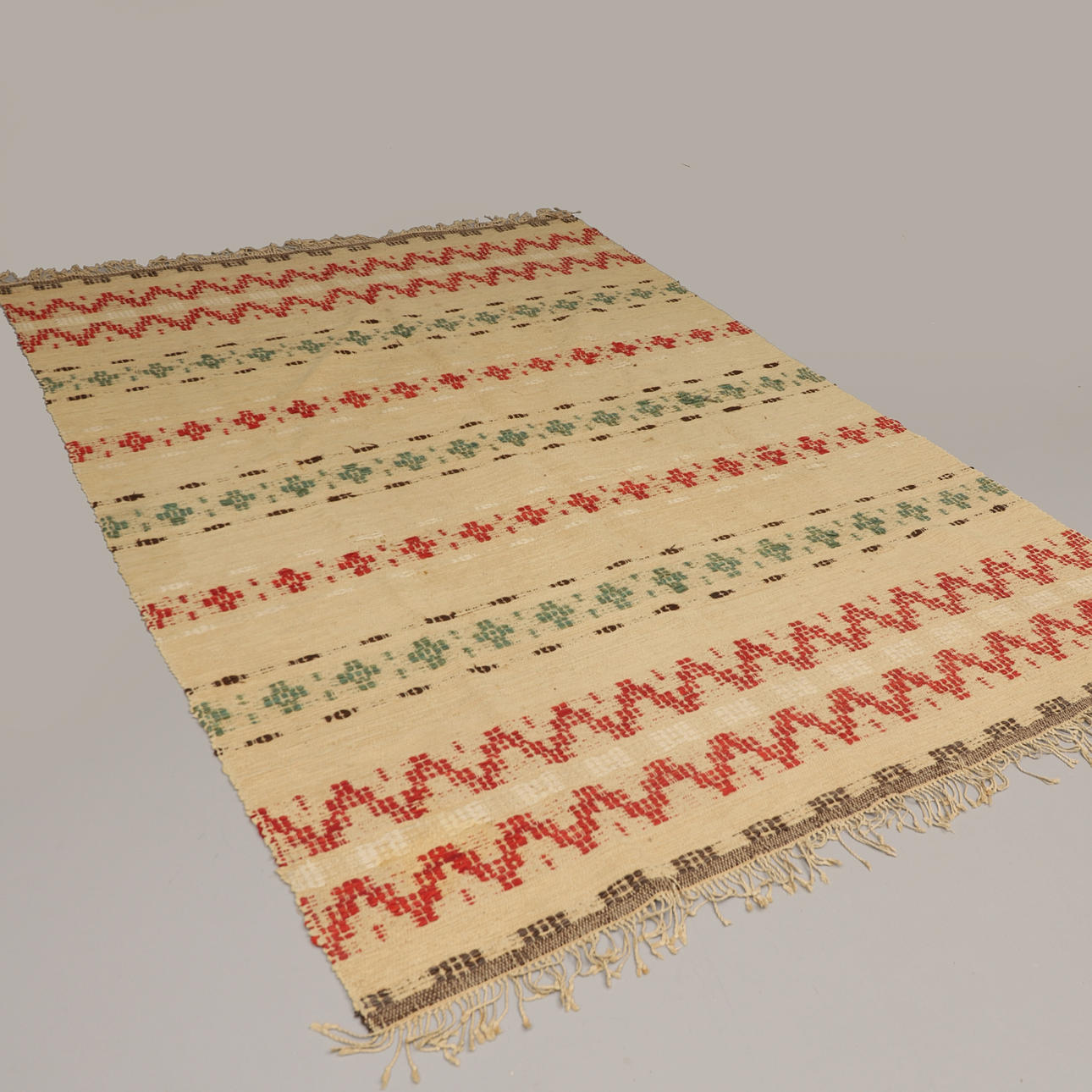 MATTA, vävd, 1930/40-tal. C:a 345 x 249 cm.