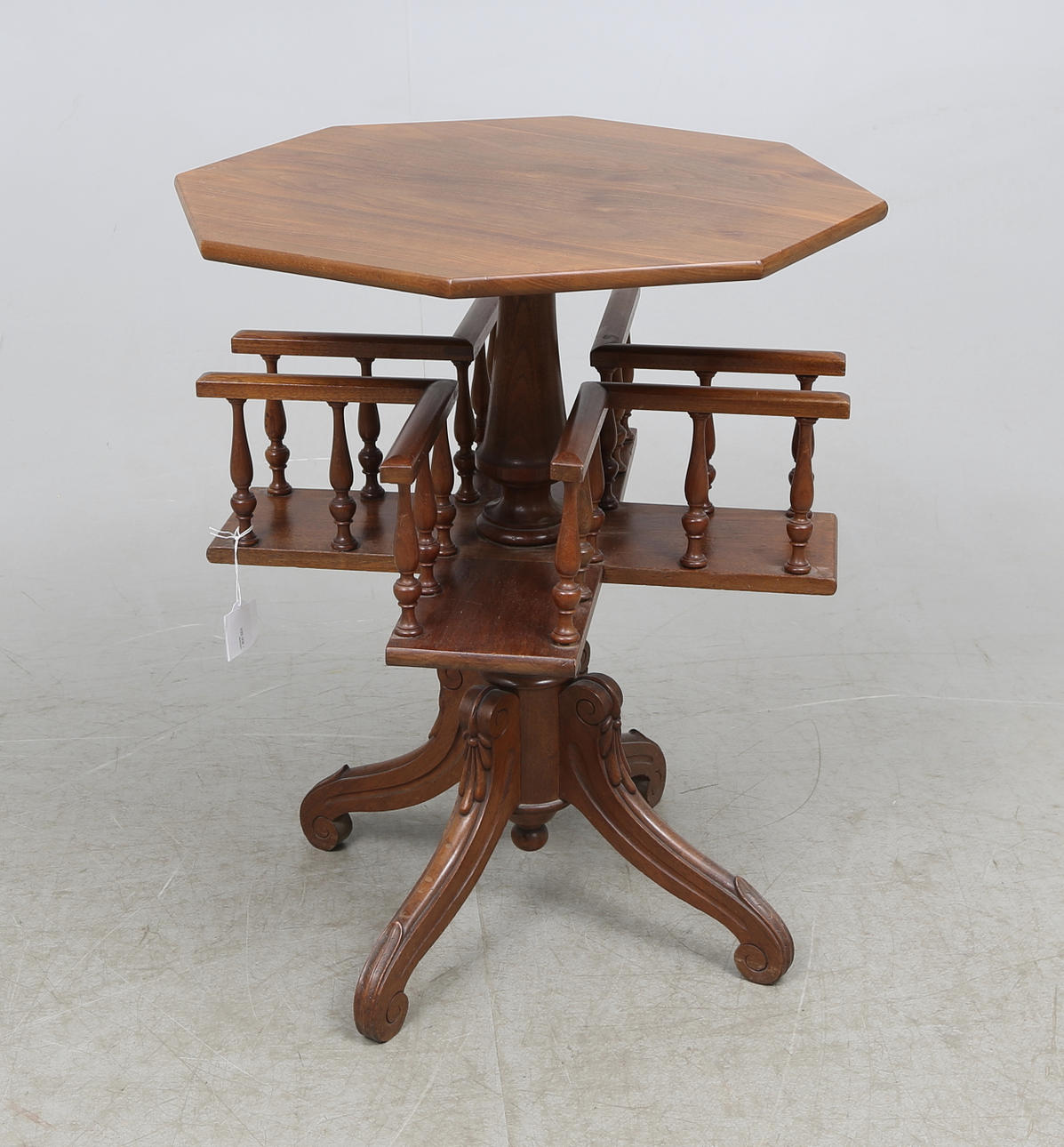 PELARBORD MED BOKSNURRA, 1900-tal.