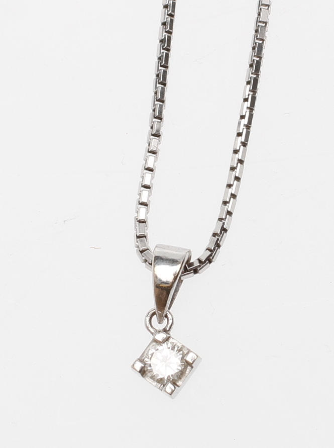 HALSMYCKE, 14k vitguld, hänge med briljant, vikt ca 3,8 cm.