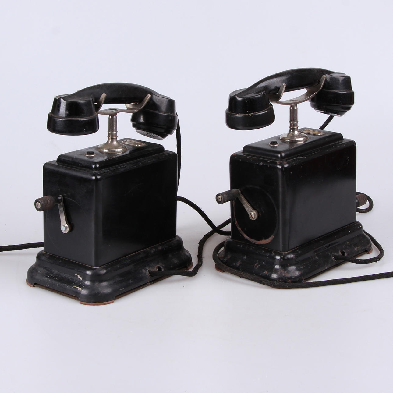 TELEFONER, 2 st. Bakelit, 1900-tal.