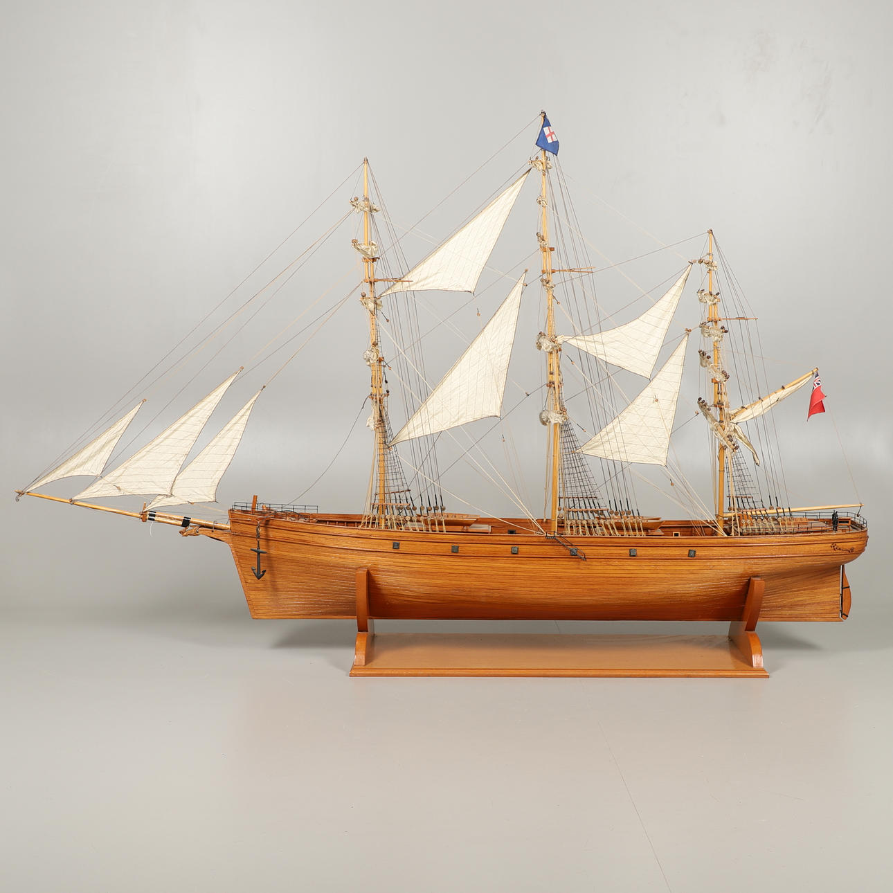 LARGE WOODEN MODEL SHIP - CUTTY SARK.