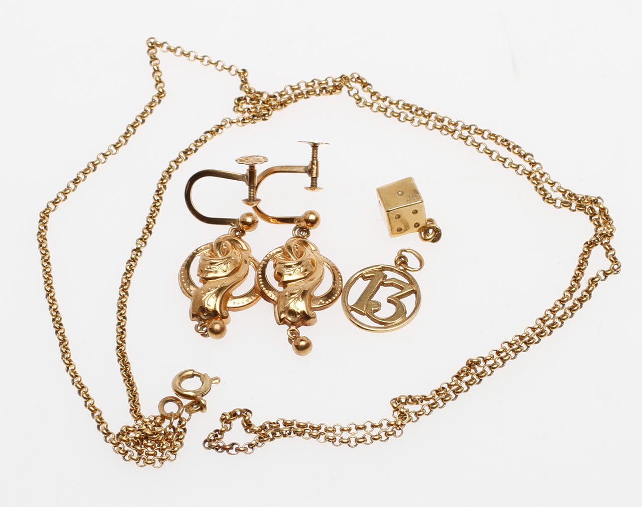 SMYCKEN, 5 delar bl.a. ett par örhängen, 18k guld, vikt ca 7,7 gram.