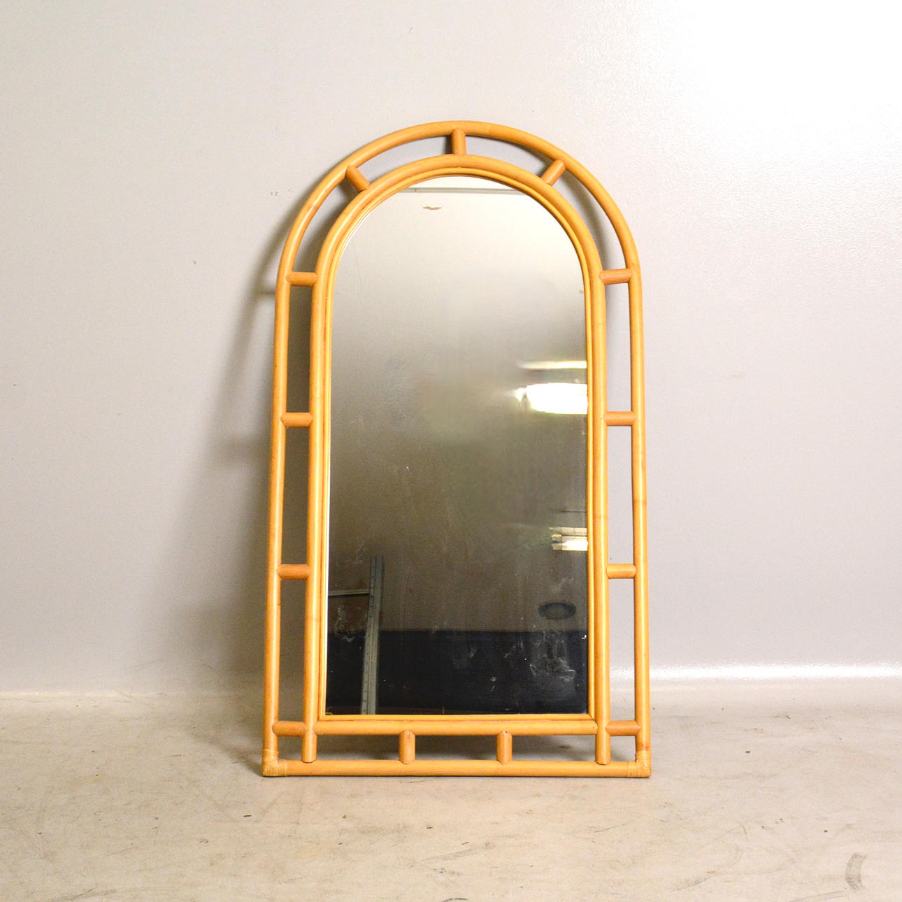 Un espejo de madera, siglo XXI.