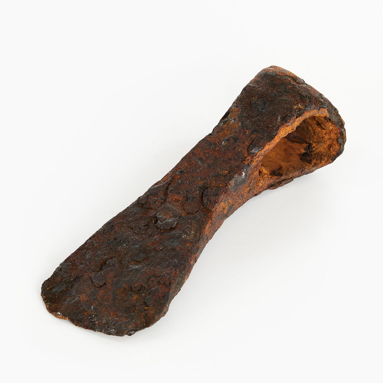 JÄRNYXA, middelalder.