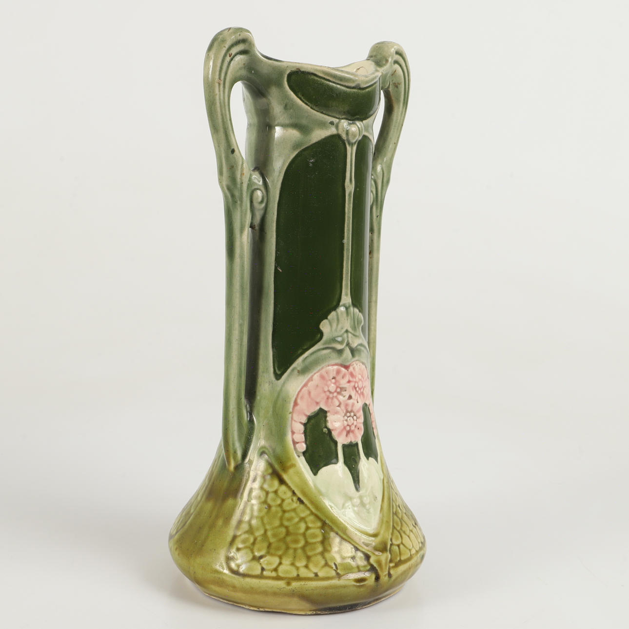 VASE, Majolika, Jugendstil. Keramik & Porzellan - Europäisch