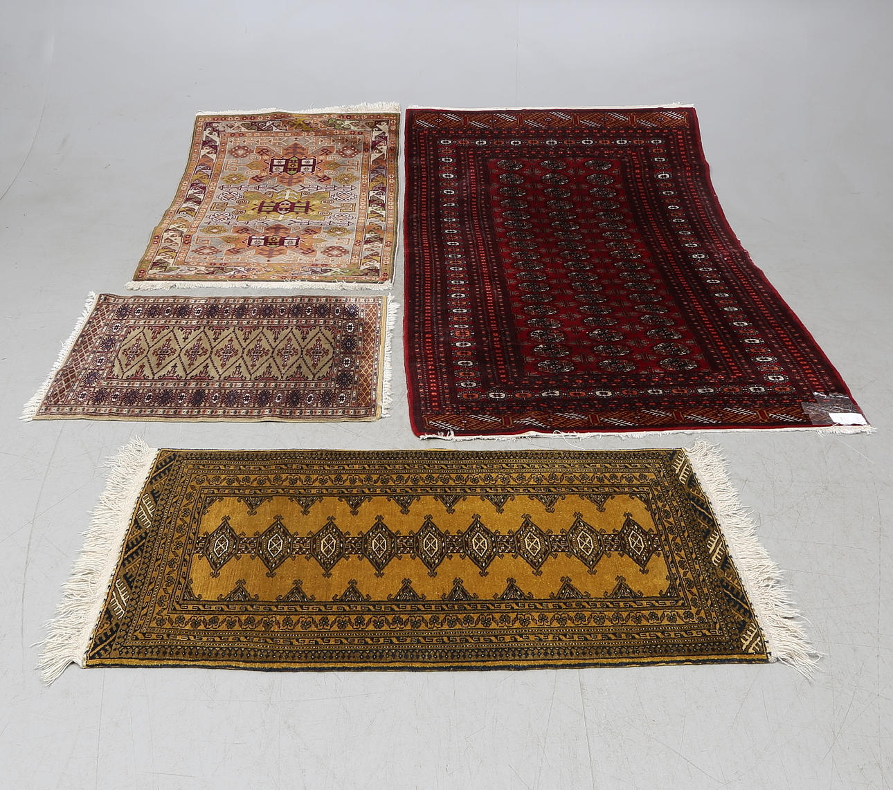 SMÅMATTOR, 4 st bland annat Bochara, ca. 188x123 cm.