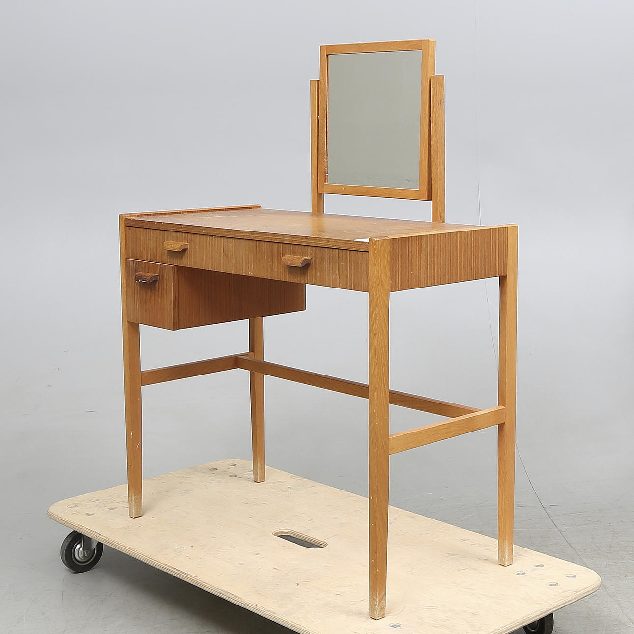 SMINKBORD med SPEGEL, 1950/60-tal.