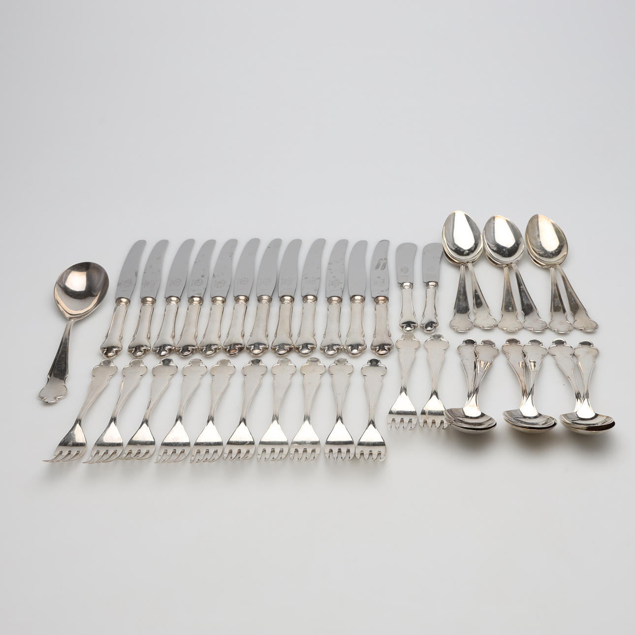 BESTICKUPPSÄTTNING 39 delar modell "Disa" silver.