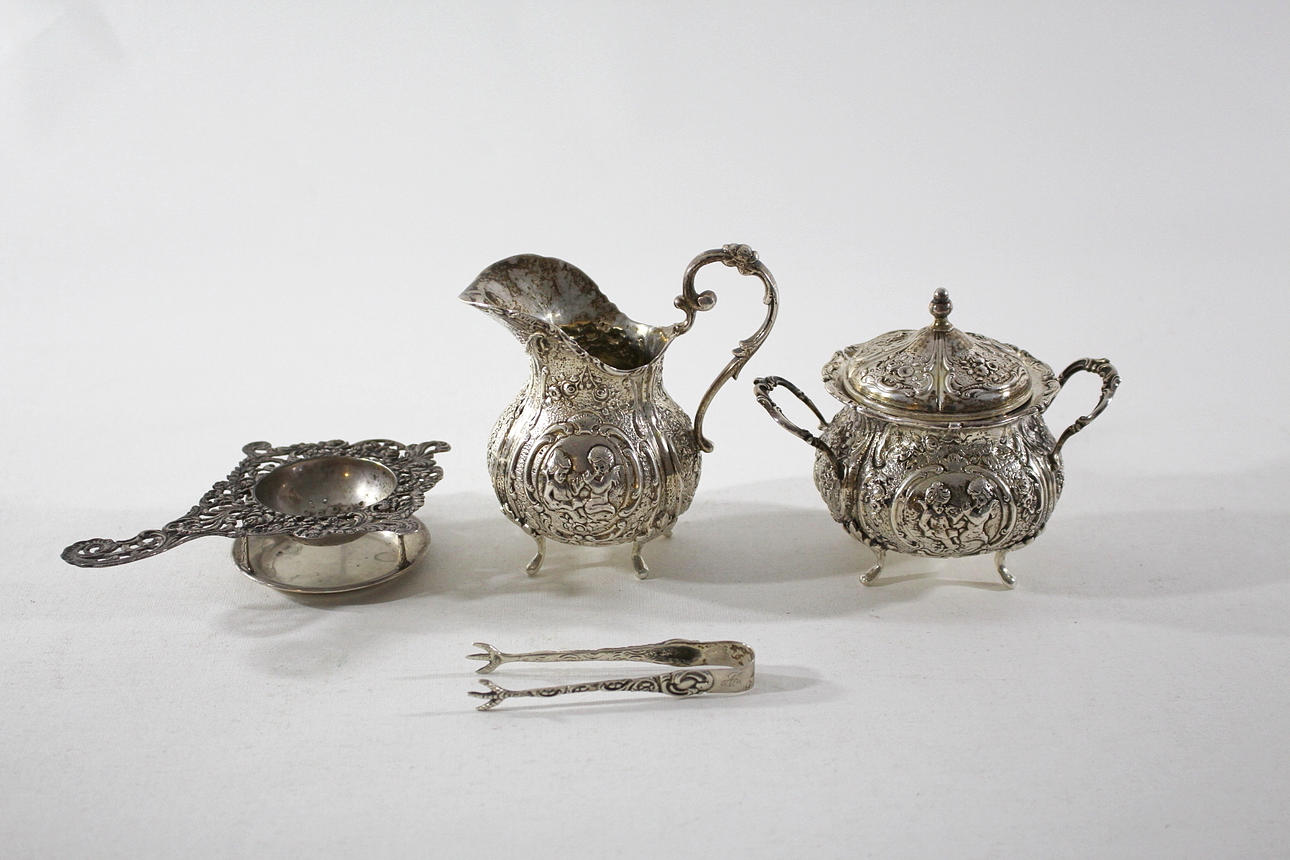 SILVERFÖREMÅL, 3 st, stämplat silver.