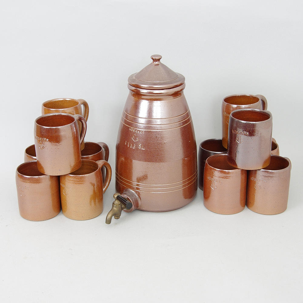 KRUS MED TAPPKRAN SAMT 12 MUGGAR, Höganäs.