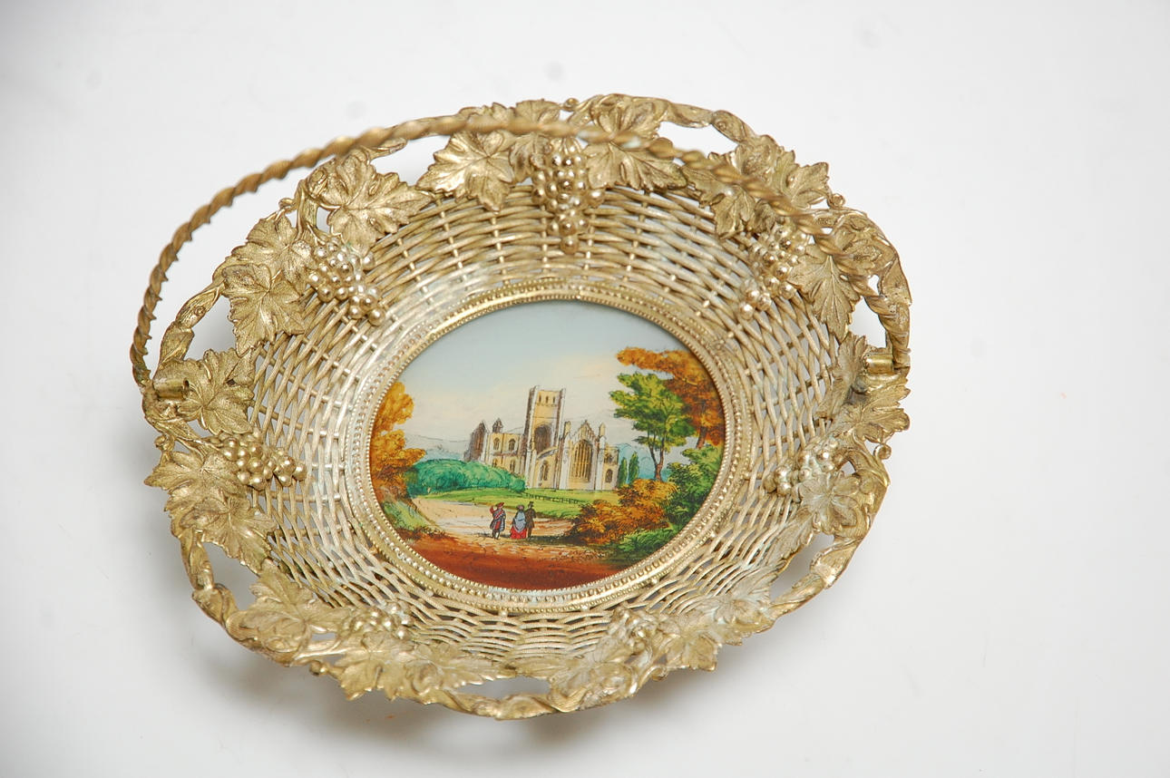 KONFEKTSKÅL, med målning.