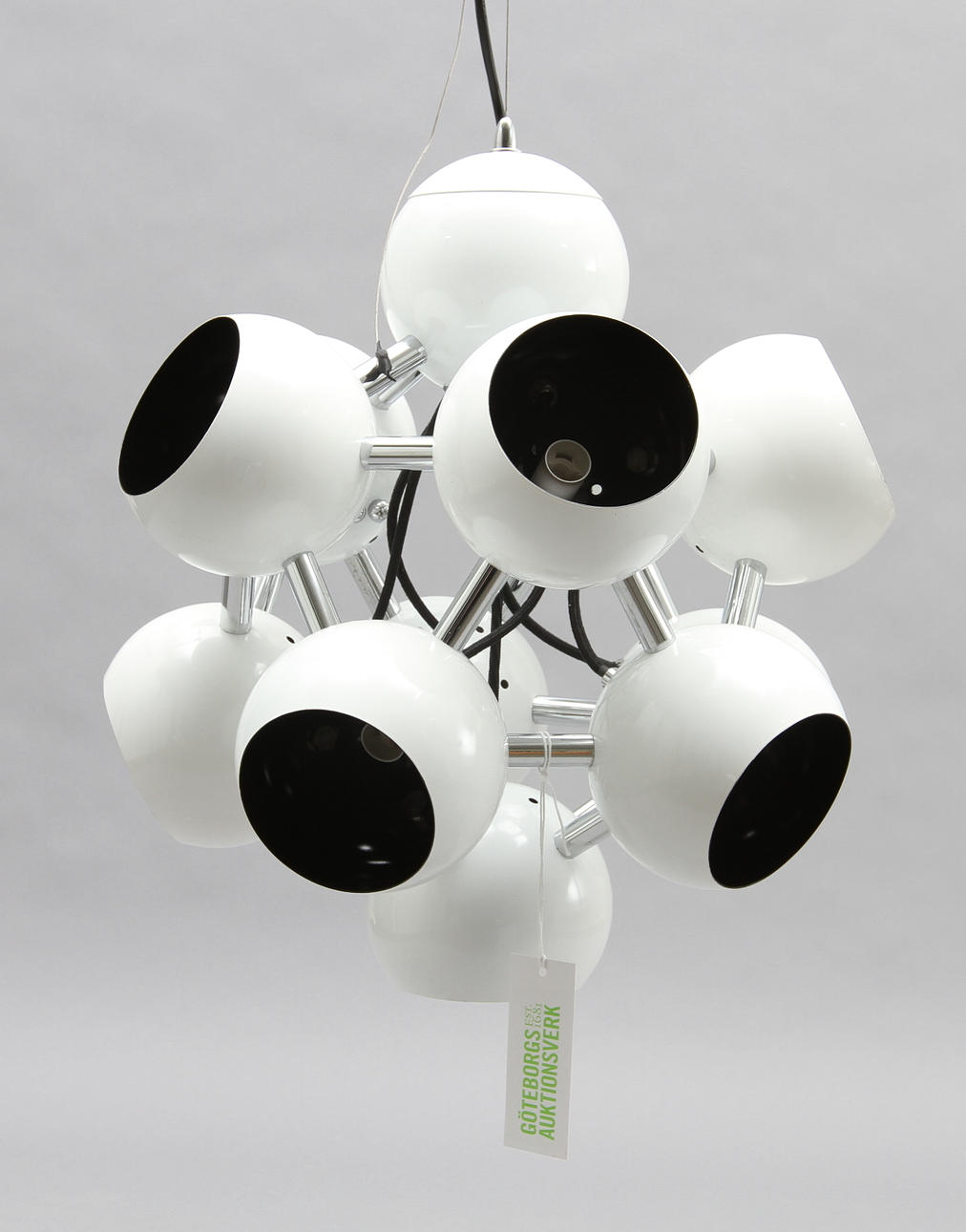 TAKARMATUR "SPAZIO", vit -och svartlackerad metall.