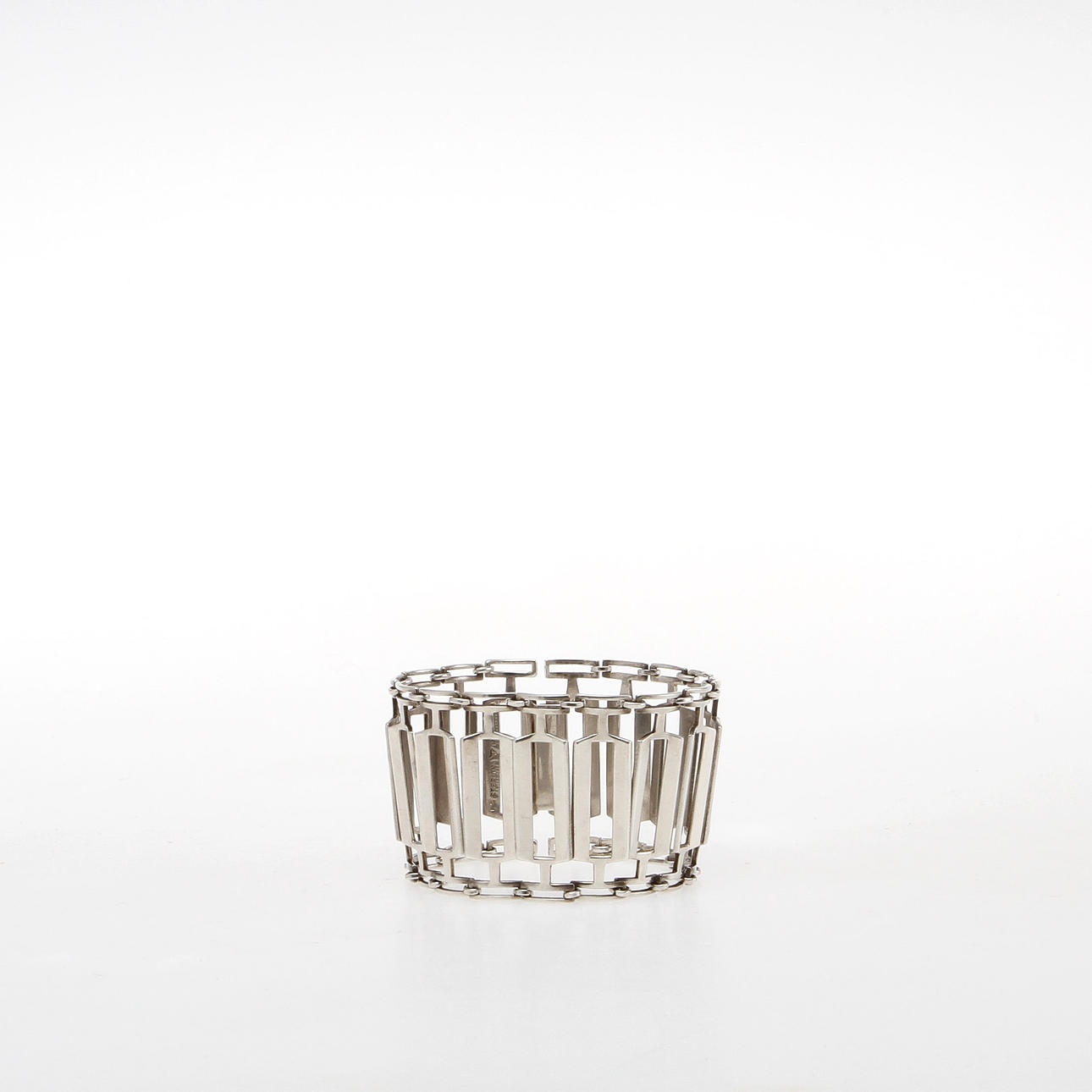 TONE VIGELAND. Armlänk, sterlingsilver. Oslo 1950/60-tal. Vikt ca 60 gram.