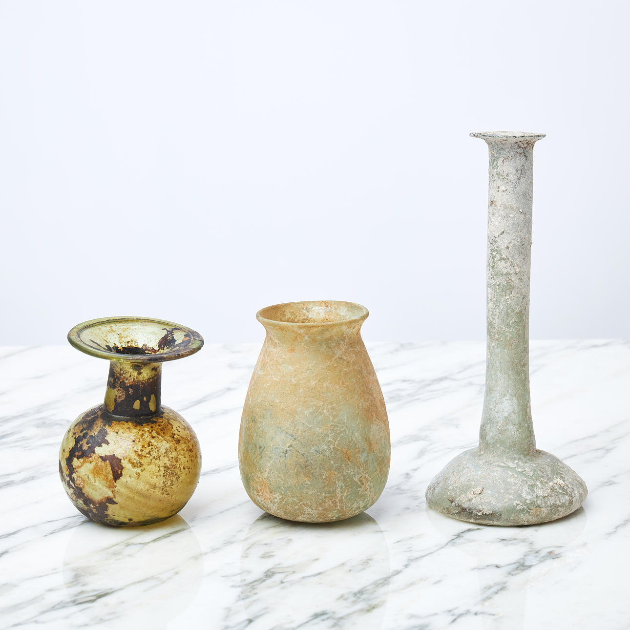 RÖMISCHES GLAS, 3 dlr, ca. 0-400 e Kr, inkl. Inguentarium.