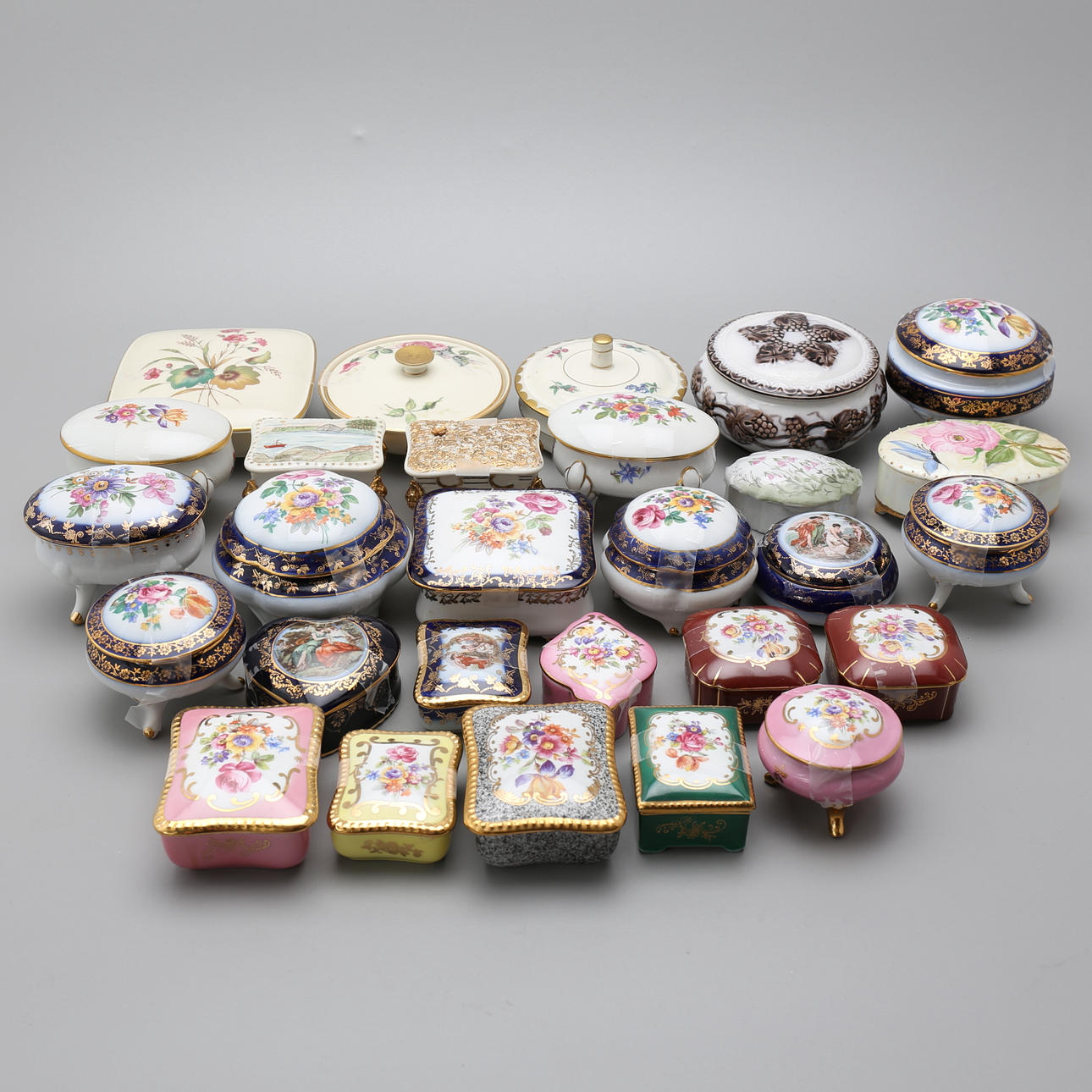 PARTI LOCKASKAR, 28 st, porslin, 1900-tal.