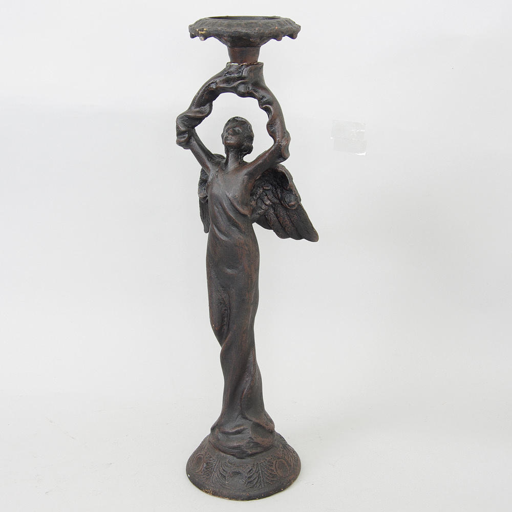 LJUSSTAKE, dekor av ängel, gjutjärn, samtida.