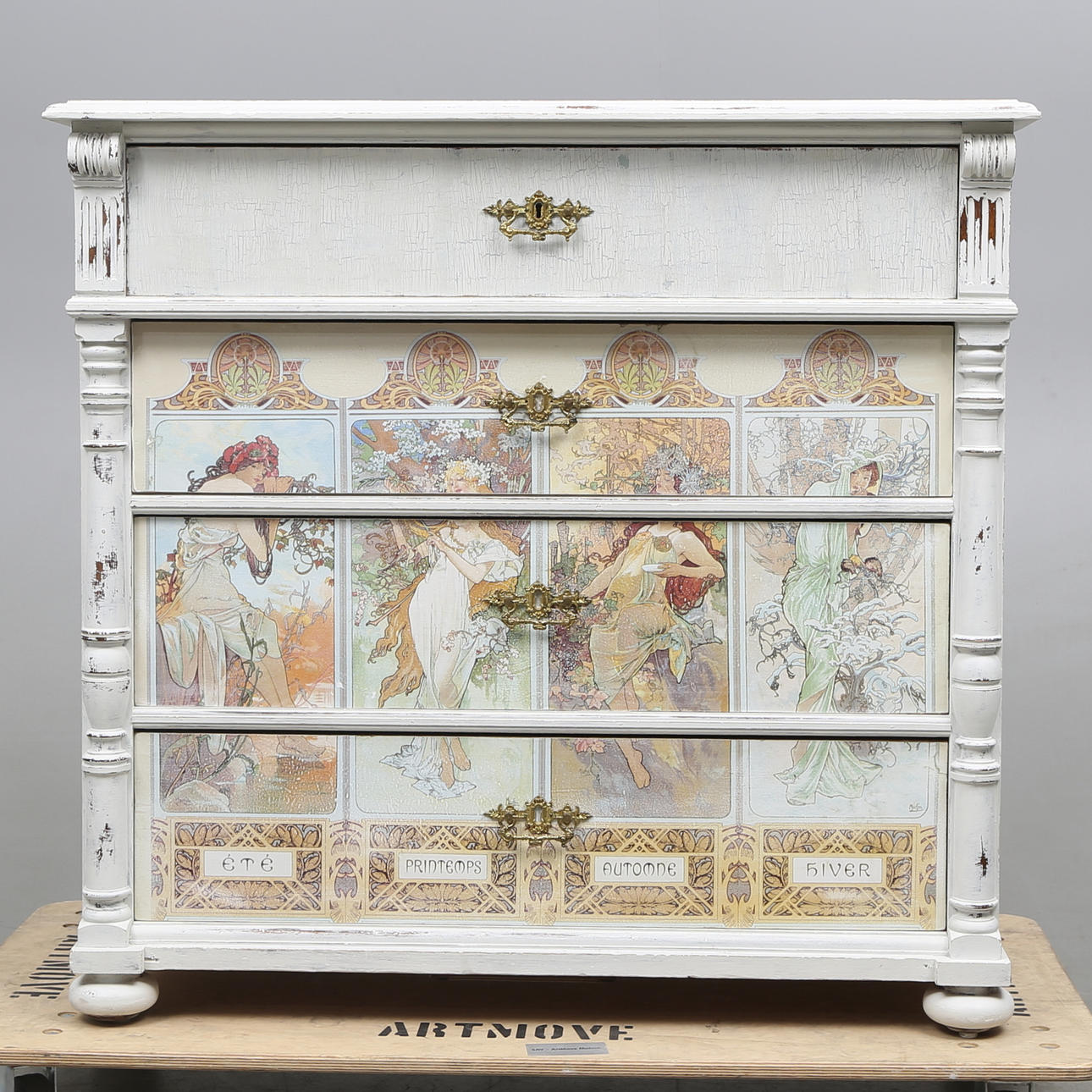 BYRÅ, nyrenässans, dekor, "The Seasons" efter Alphonse Mucha, omkring 1900.