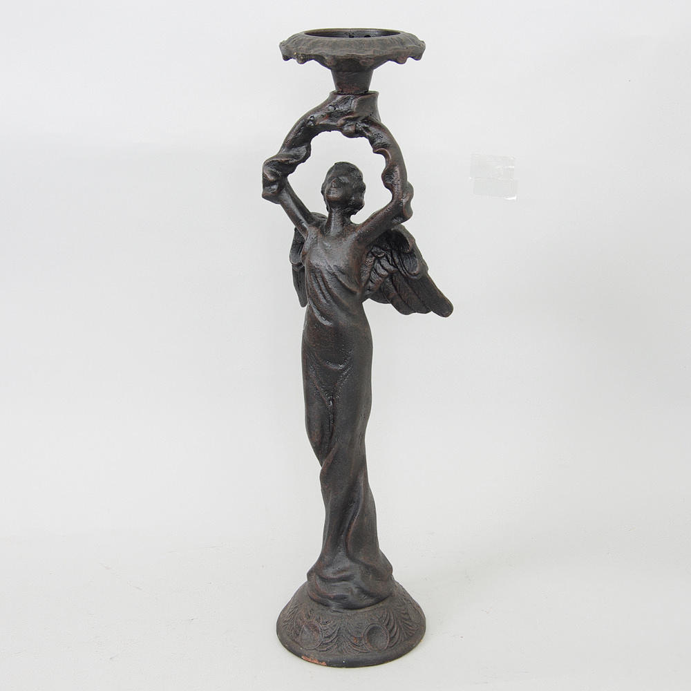 LJUSSTAKE, dekor av ängel, gjutjärn, samtida.