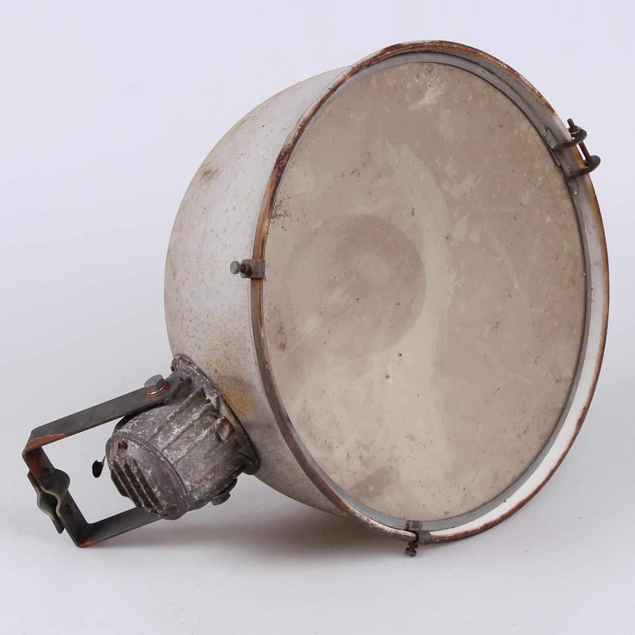 INDUSTRILAMPA, plåt och glas, 1900-talets mitt.