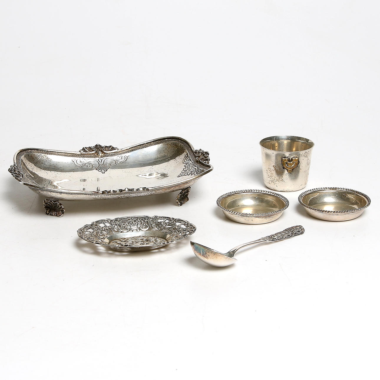 SKÅLAR, BÄGARE, COASTERS m.m. 6 delar, silver. Vikt 477 gram.