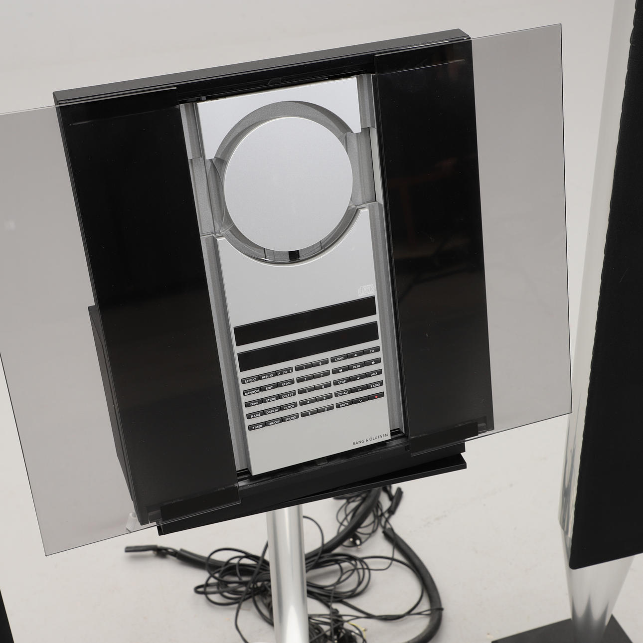 BANG & OLUFSEN, BeoSound 3000 and floor speakers BeoLab 8000