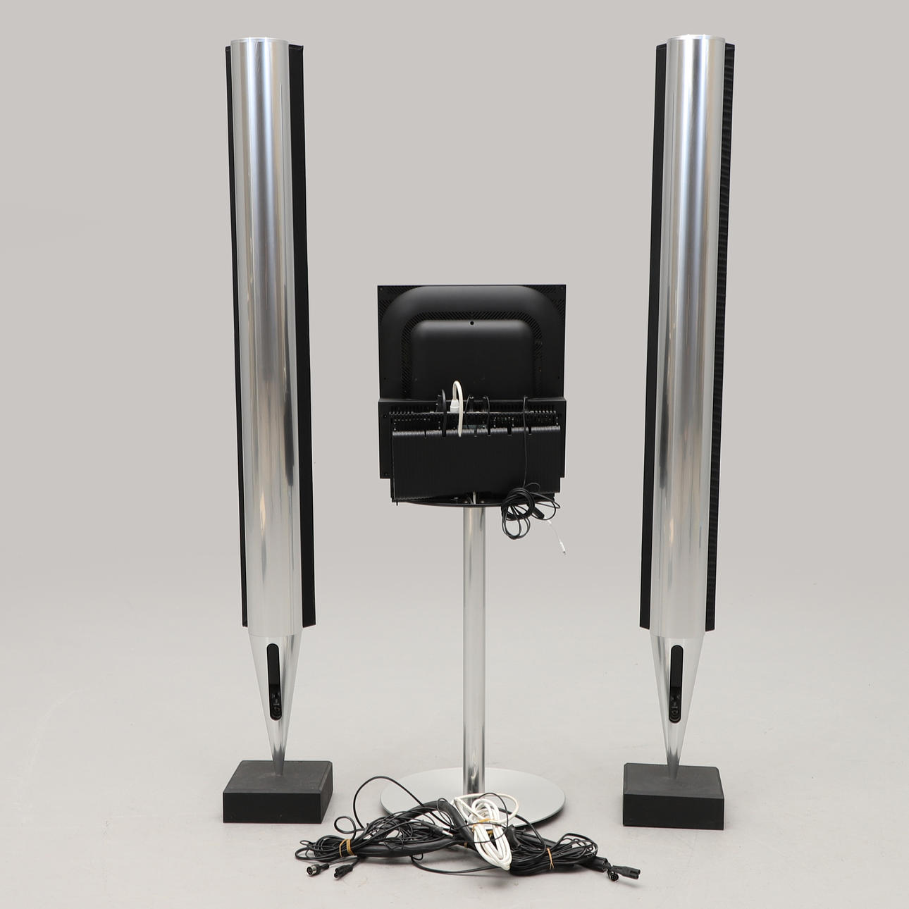 BANG & OLUFSEN, BeoSound 3000 and floor speakers BeoLab 8000