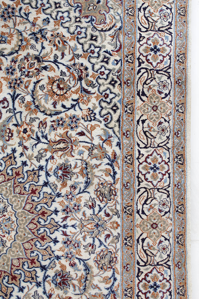 MATTA, Persisk, Nain med silkesinslag, 300 x 197 cm.