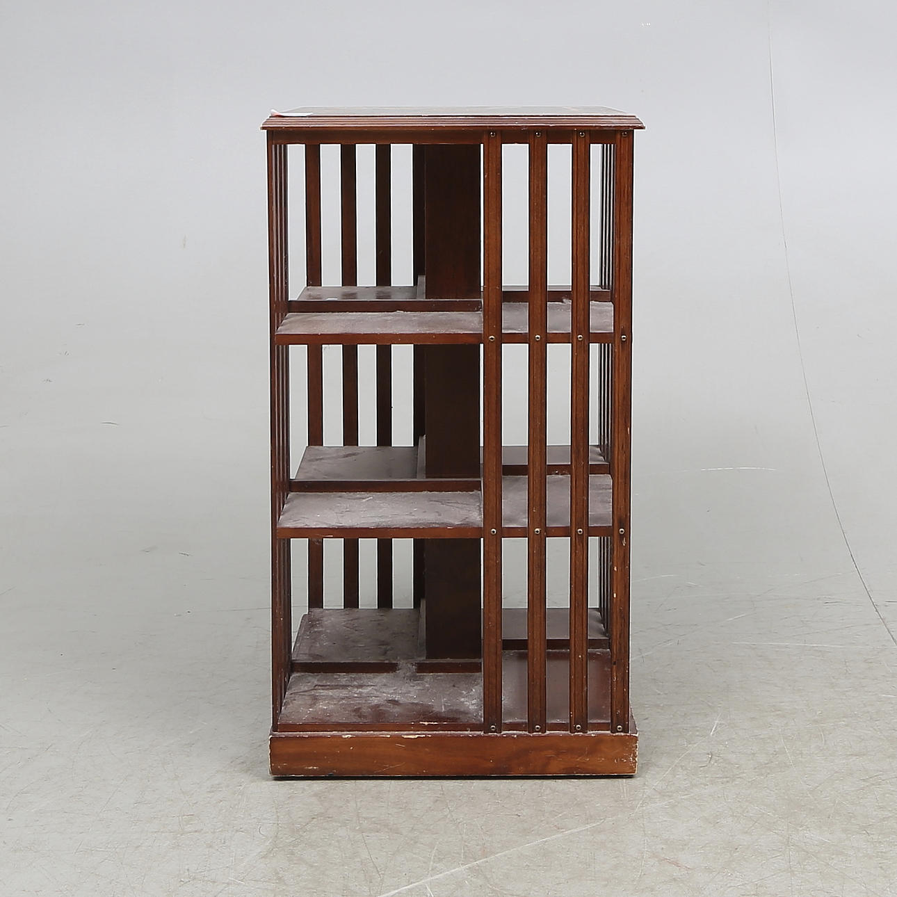 BIBLIOTEKSSNURRA, engelsk stil, 1900-tal.