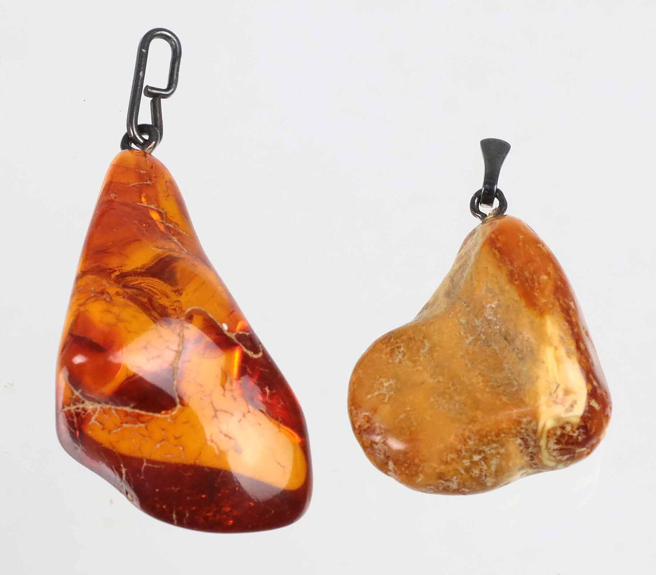 2 Natur Bernstein - Anhänger.