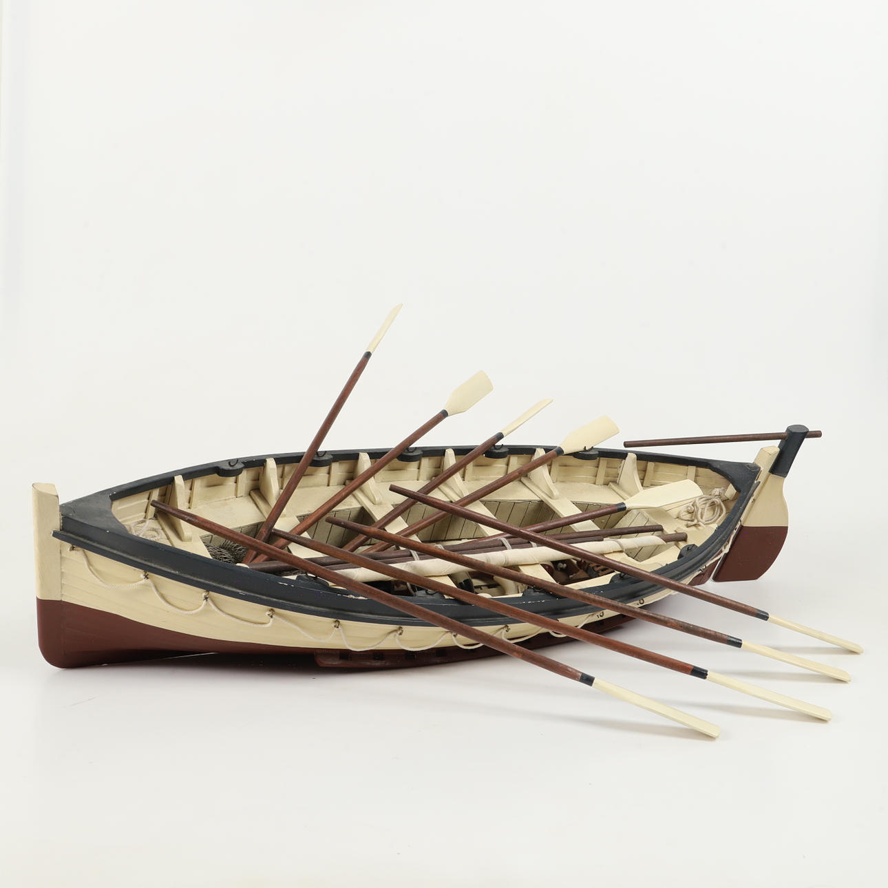 MODELLBÅT, "Tiohuggare", trä, 1900-talets andra hälft.
