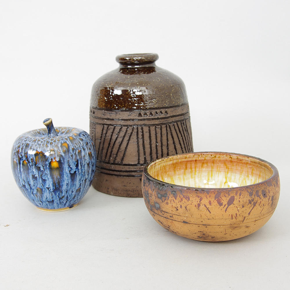 VAS, SKÅL SAMT ÄPPLE, keramik, bl.a. Inger Persson, Gunnar Andersson.