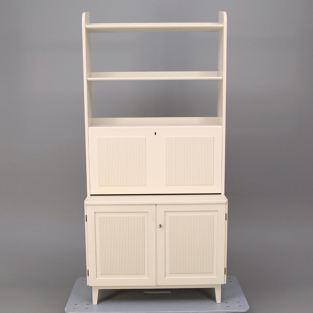 HYLLA med SKÅP och SKRIVKLAFF, vitlackad, 1900-talets senare del.