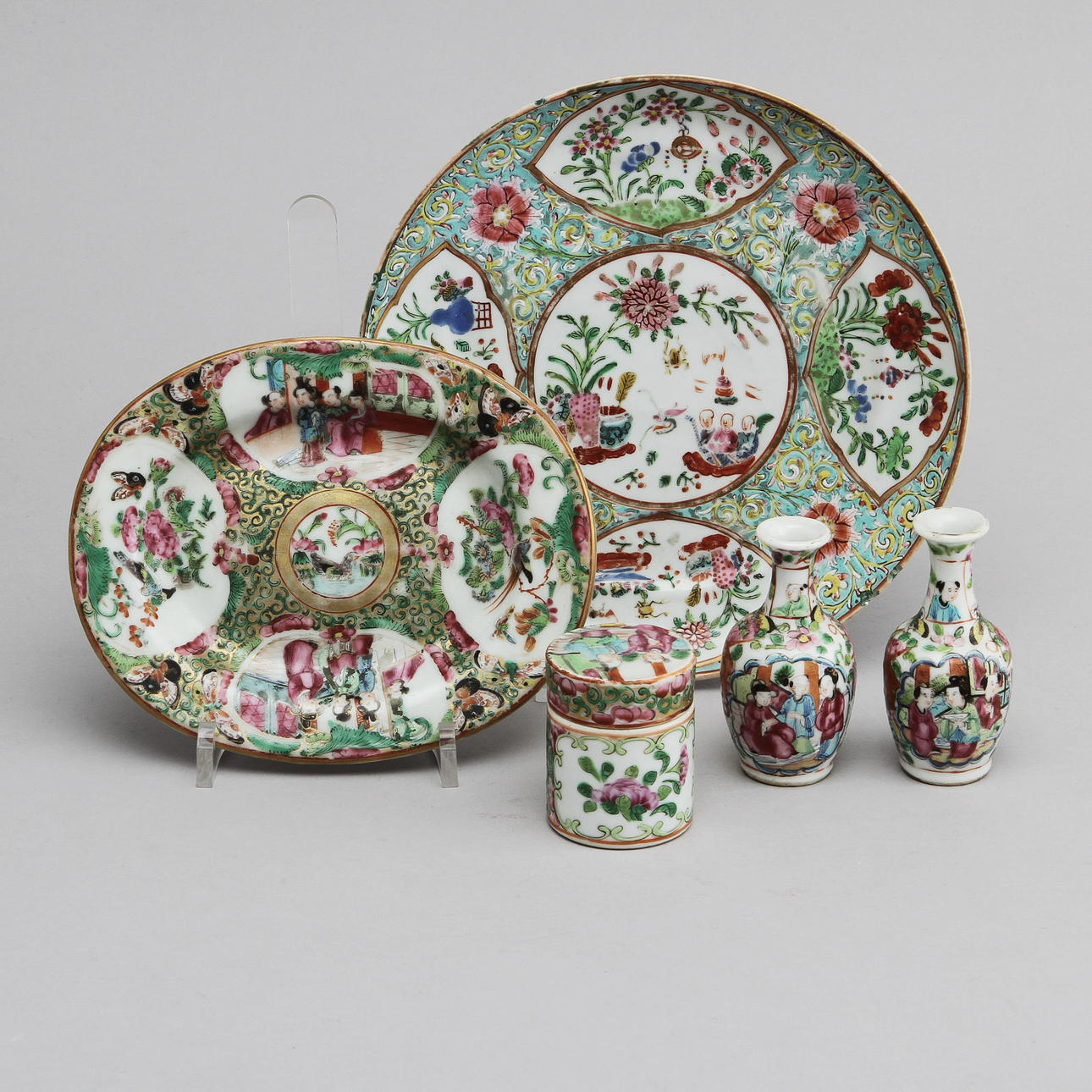 TALLRIK, FAT samt MINIATYRER, 3 st, porslin, Kina, Kanton, 1800/1900-tal.