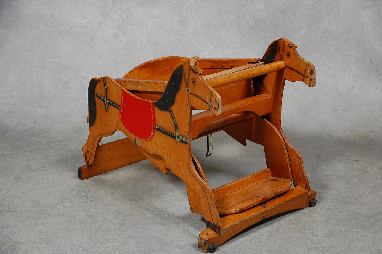 BARNSTOL, 1900-talets mitt.