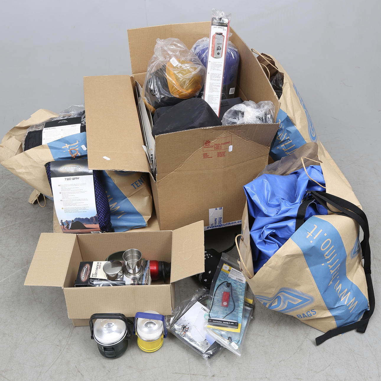 FRITIDSARTIKLAR, bland annat Ferrino.