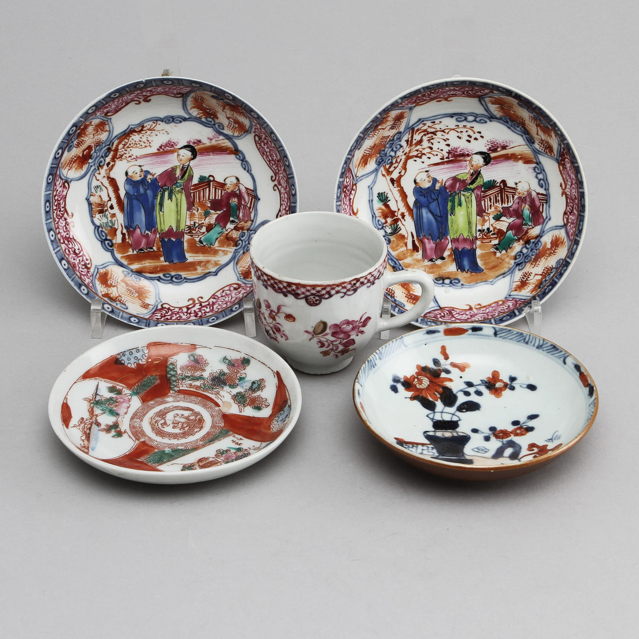 FAT, 4 st samt KOPP, porslin, Kina, 1700- och 1900-tal, Japan och Kina.