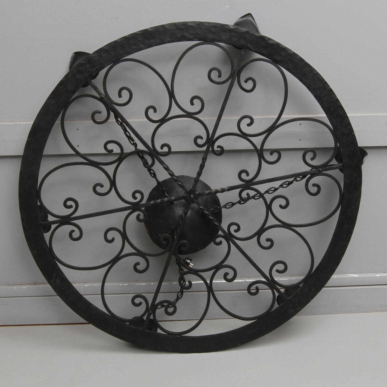 TAKLAMPA, smide, 1900-tal.