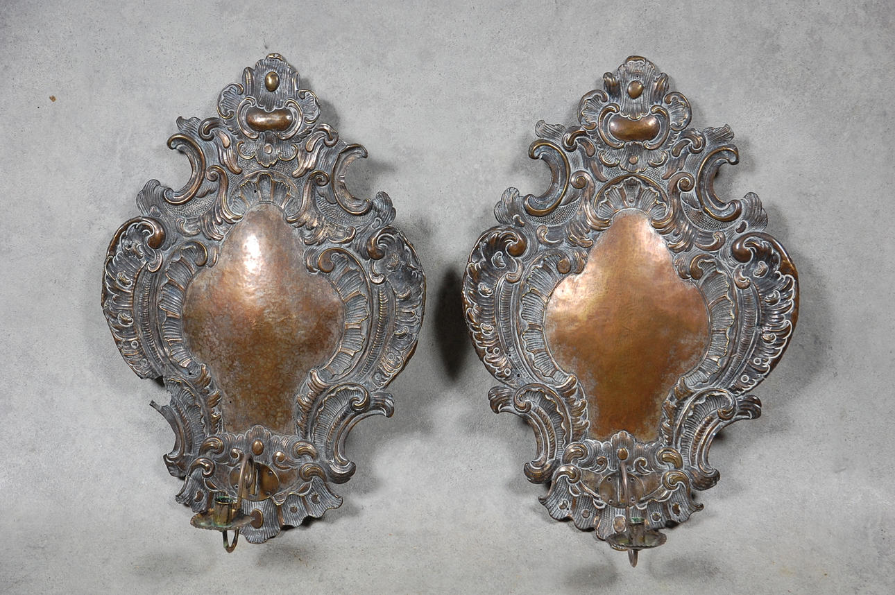 LJUSPLÅTAR, 1 par, Rokoko, 1700-tal.